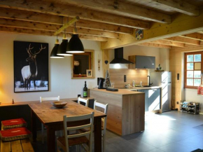 Chalet cosy 6 personnes, 80 m², proche pistes et village, poêle à bois, parking, non fumeur - FR-1-733-145